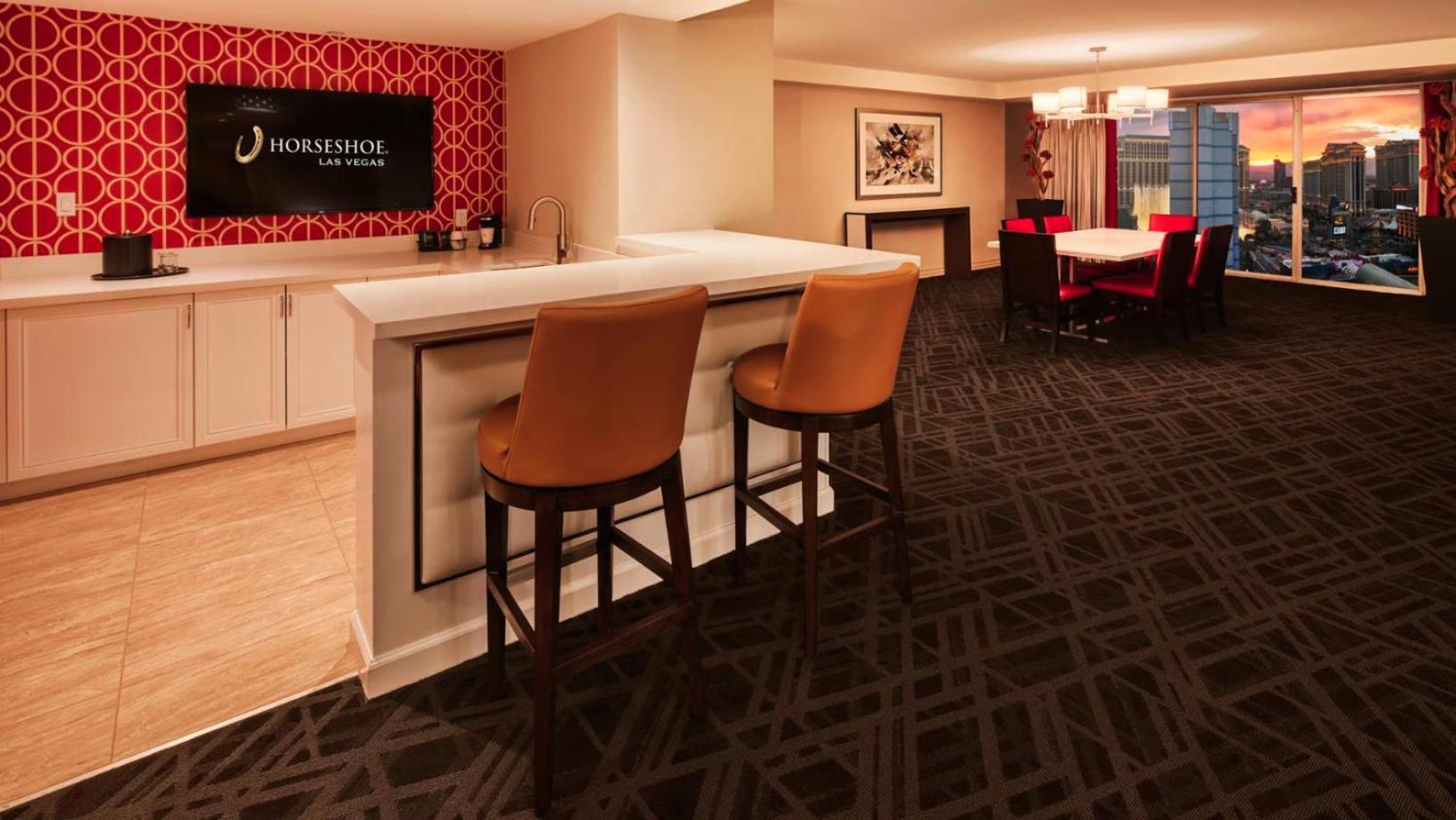 2 Rooms, Resort Premium Suite + Resort Tower King